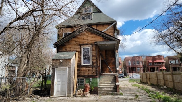 Photo 14 of 17 of 210 N Lockwood Avenue house