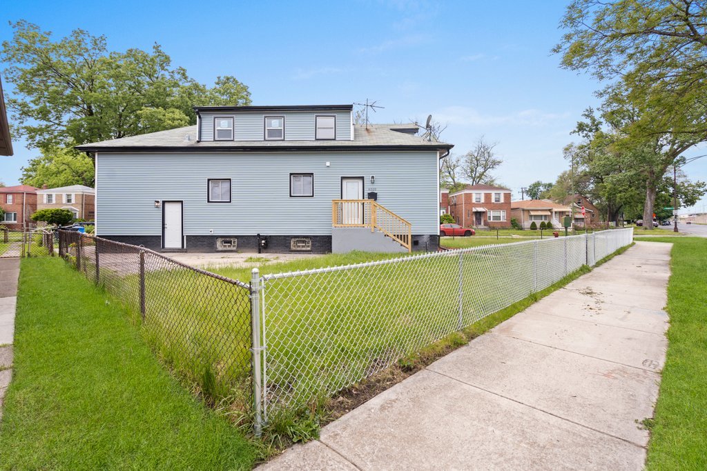 Photo 4 of 43 of 8320 S Anthony Avenue house