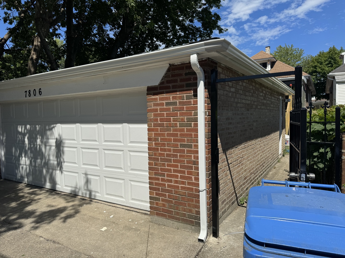 Photo 4 of 18 of 7806 S Eberhart Avenue house