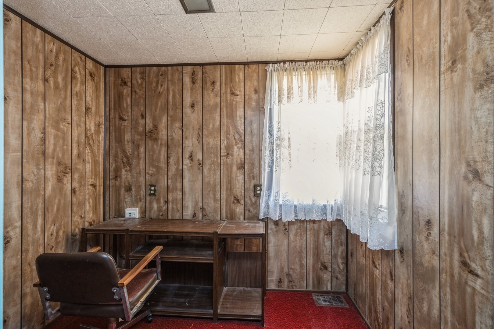 Photo 6 of 13 of 6630 S Kostner Avenue house