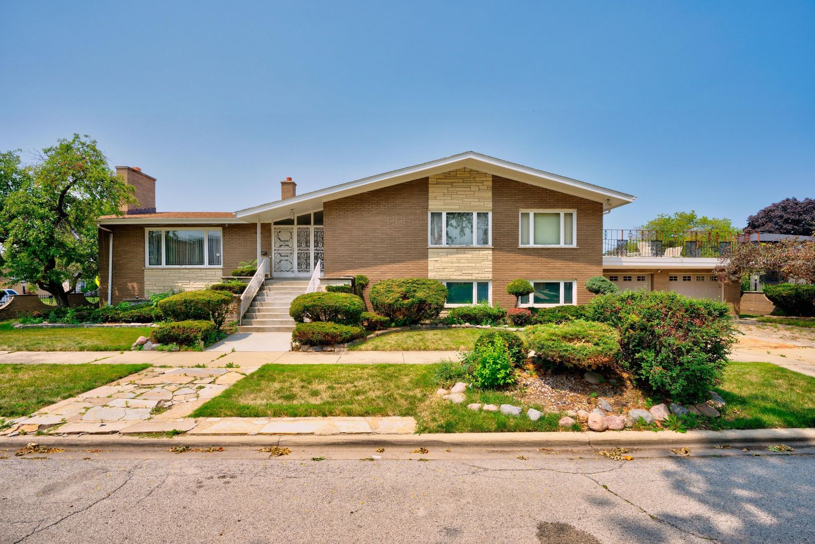 Photo 1 of 3 of 9222 S Cregier Avenue house