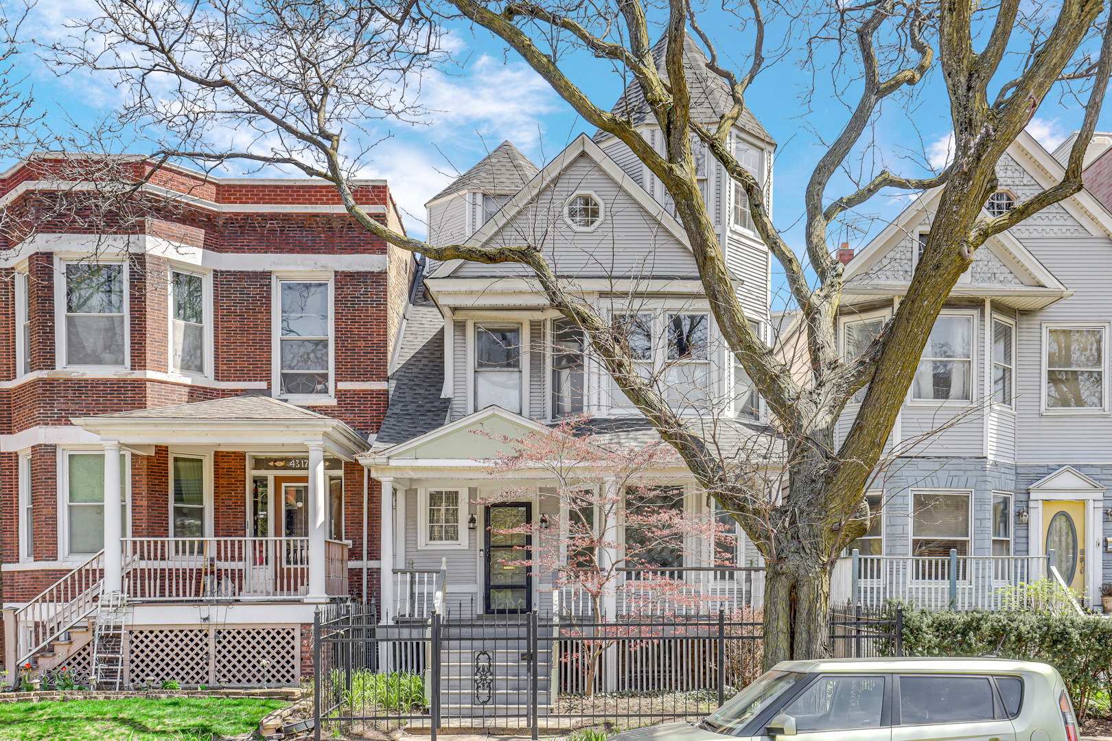 Photo 1 of 39 of 4313 N Ashland Avenue house