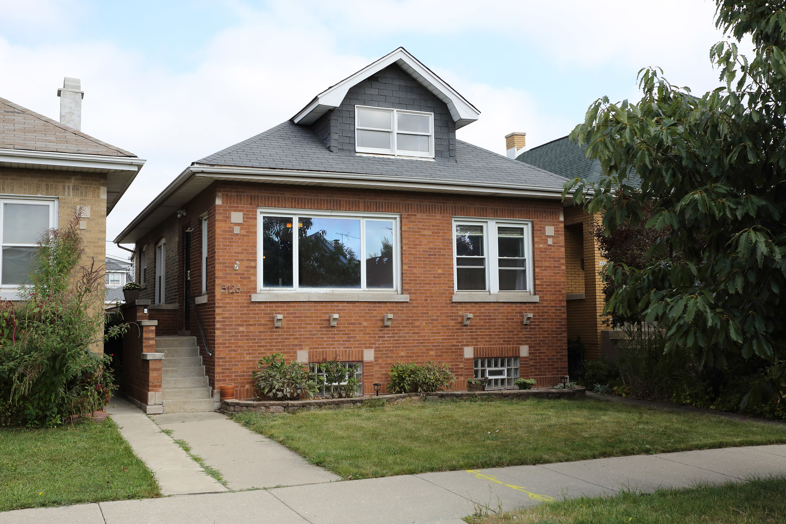 Photo 1 of 18 of 5126 W SCHUBERT Avenue house