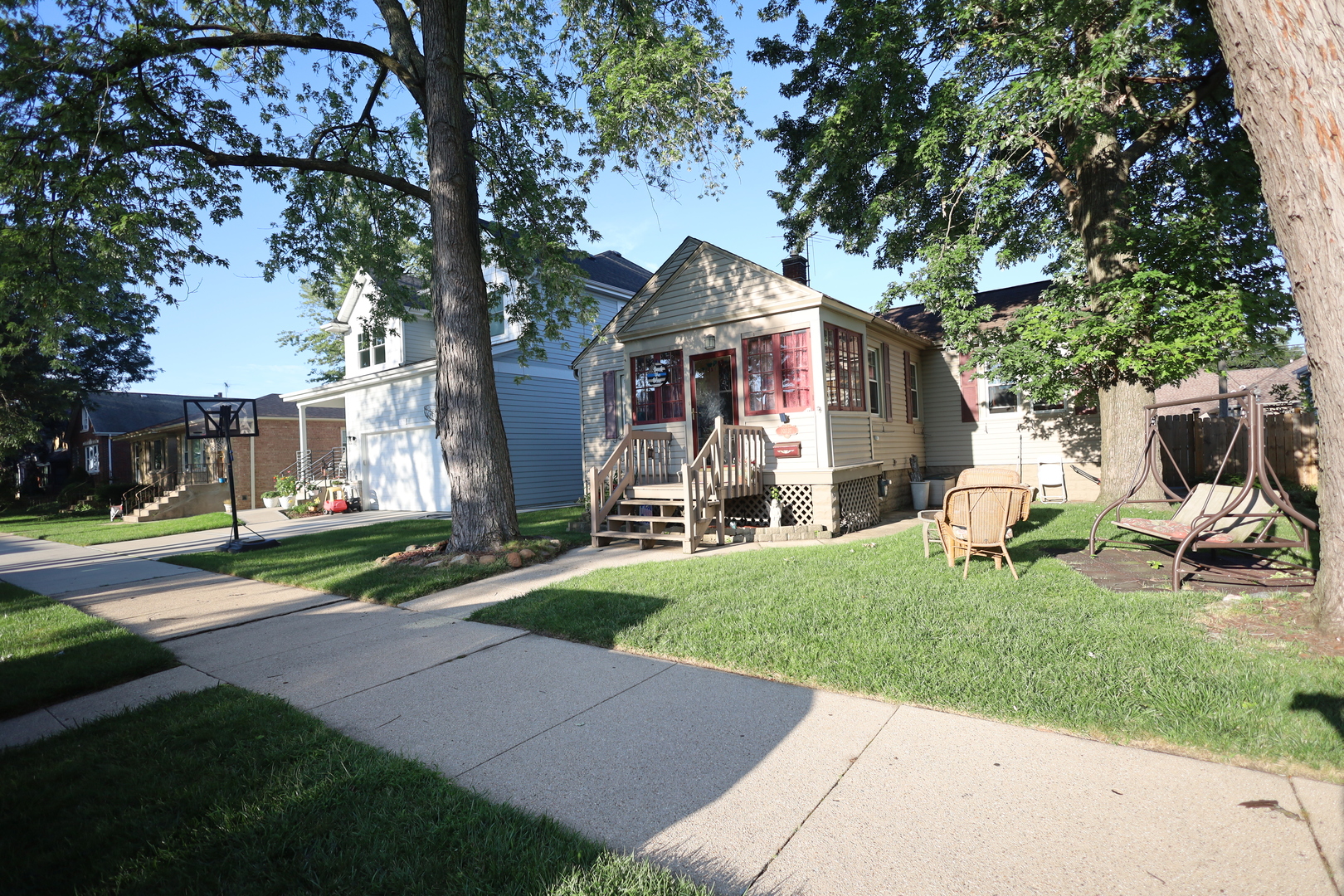 Photo 2 of 14 of 10737 S Troy Street house