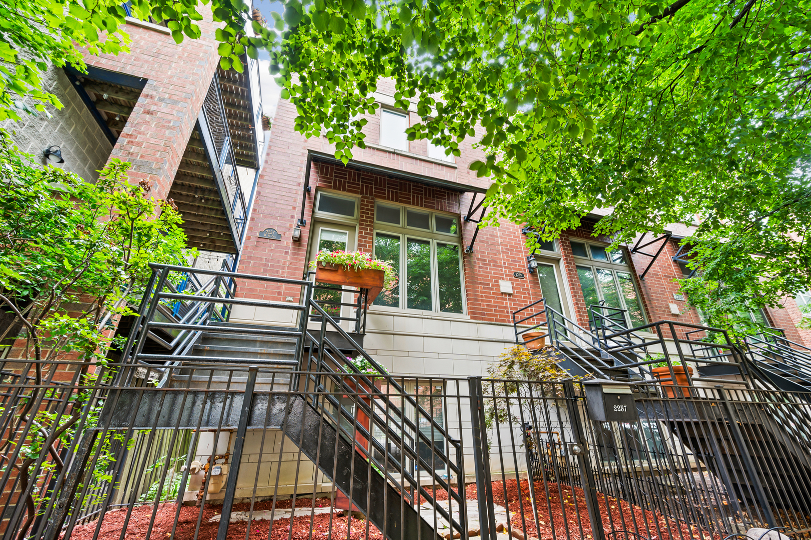 Photo 1 of 20 of 2257 W St Paul Avenue townhome