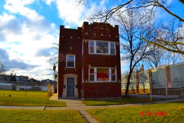 Photo 1 of 12 of 7932 S Martin Luther King Drive 2 condo