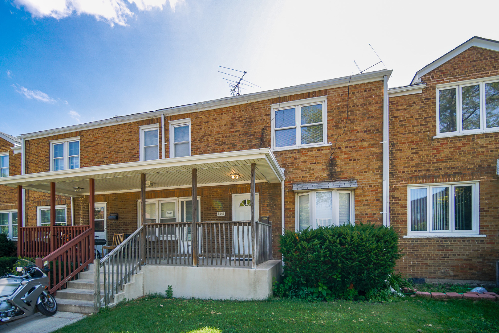 Photo 1 of 16 of 6445 S Long Avenue townhome