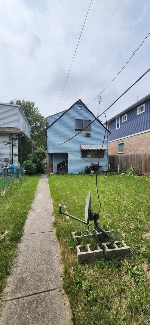 Photo 3 of 5 of 1719 N Merrimac Avenue house