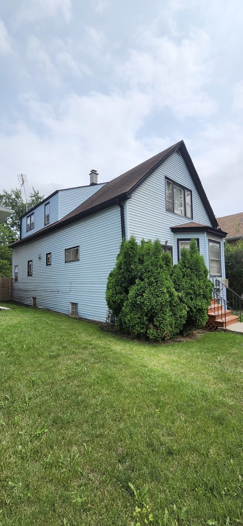 Photo 4 of 5 of 1719 N Merrimac Avenue house