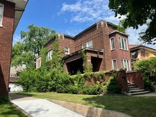 Photo 3 of 18 of 6836 S Bennett Avenue house