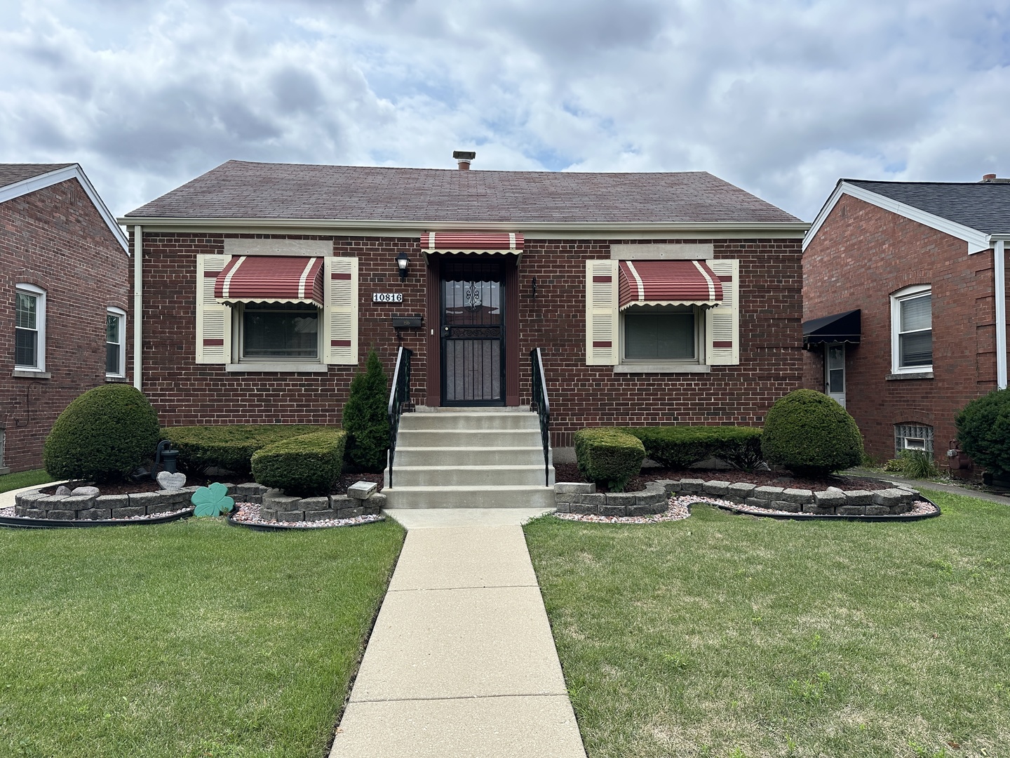 Photo 1 of 9 of 10816 S Ridgeway Avenue house