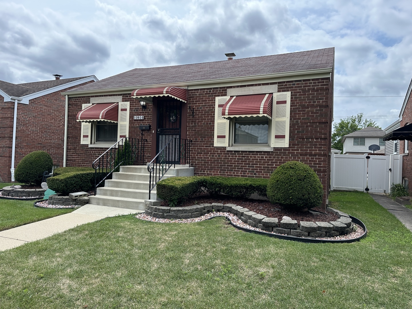 Photo 2 of 9 of 10816 S Ridgeway Avenue house