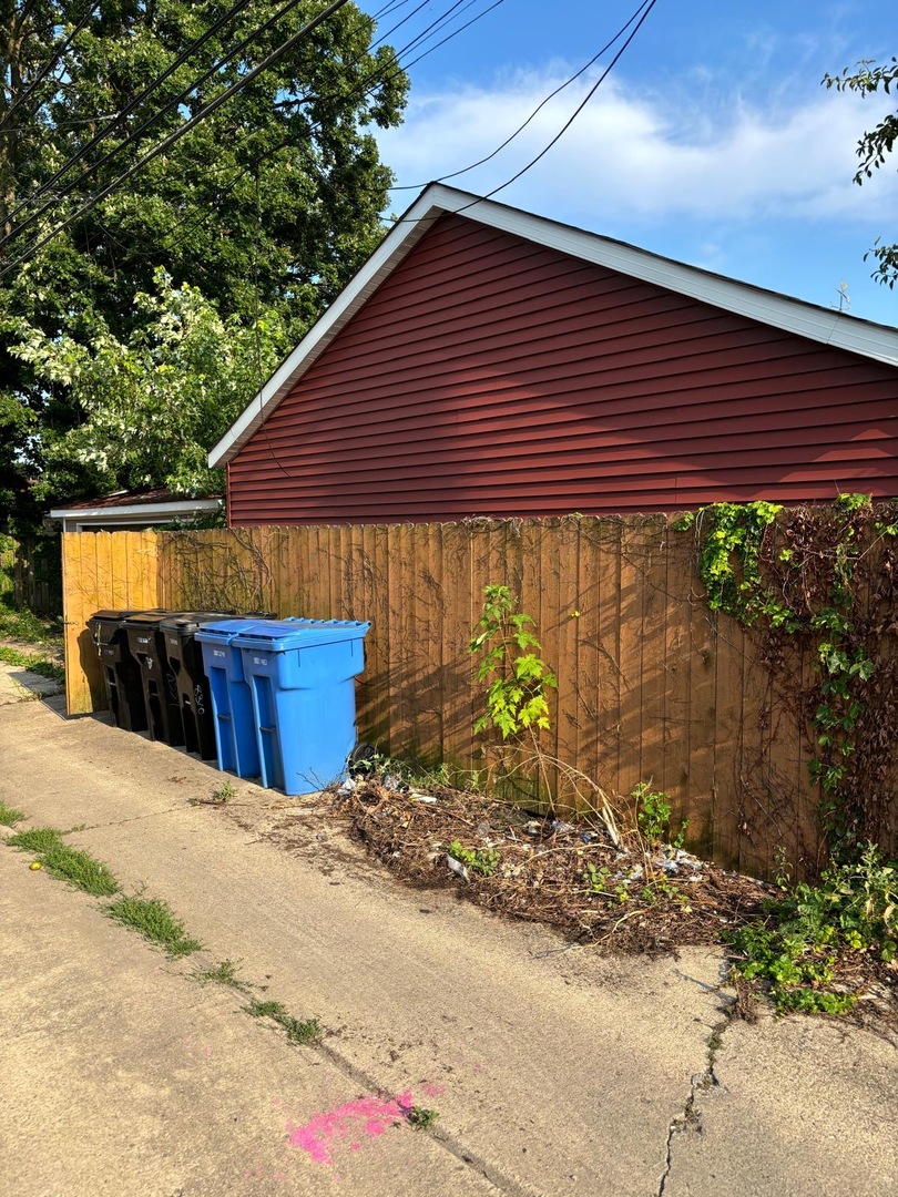 Photo 8 of 20 of 3910 W 83rd Street house