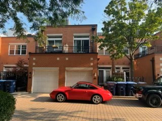 Photo 2 of 11 of 229 W Goethe Street townhome