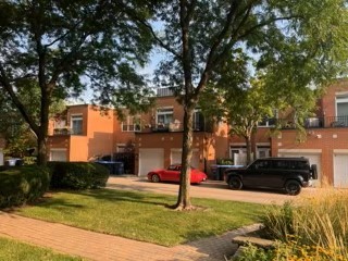 Photo 3 of 11 of 229 W Goethe Street townhome