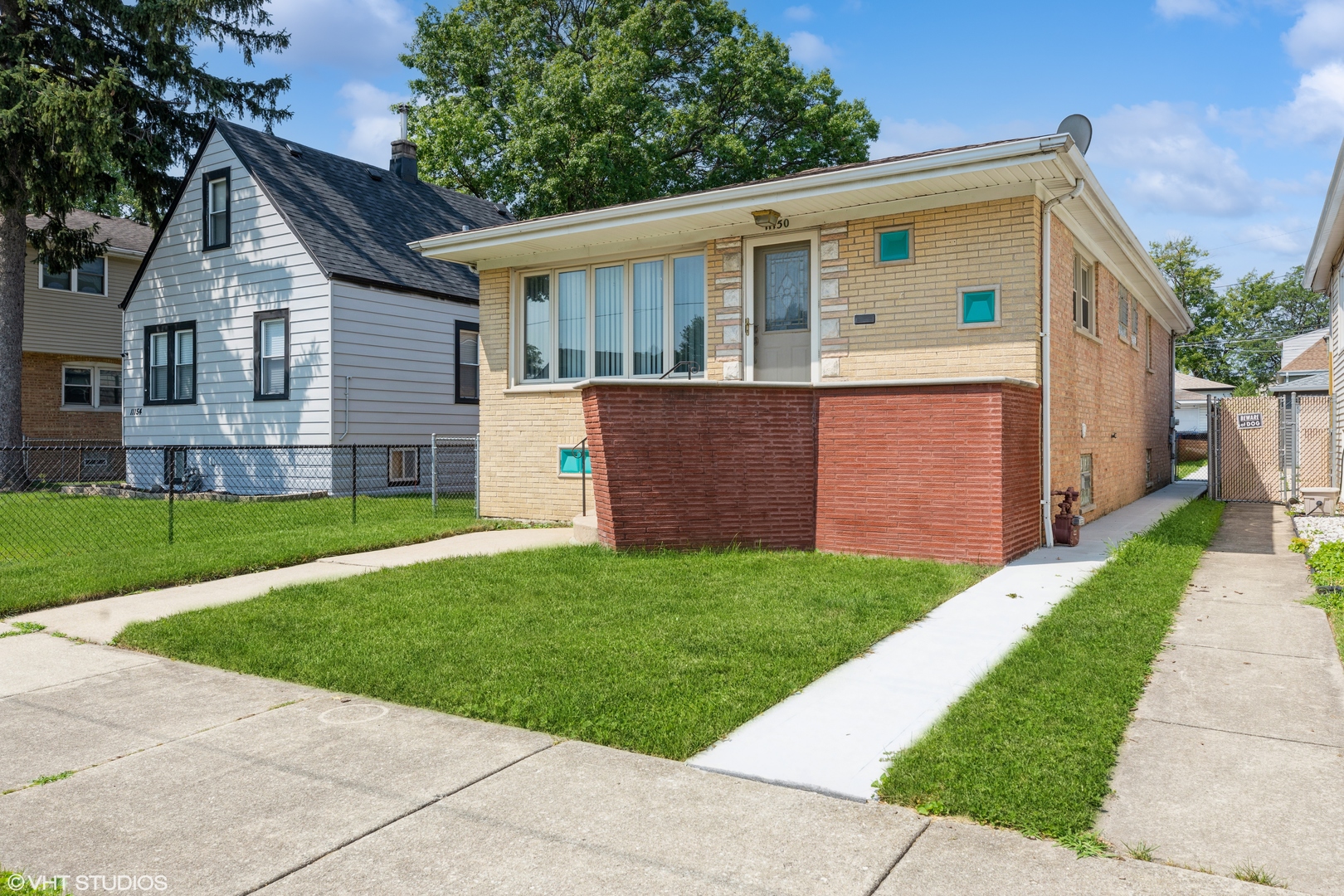 Photo 2 of 24 of 11150 S Saint Louis Avenue house