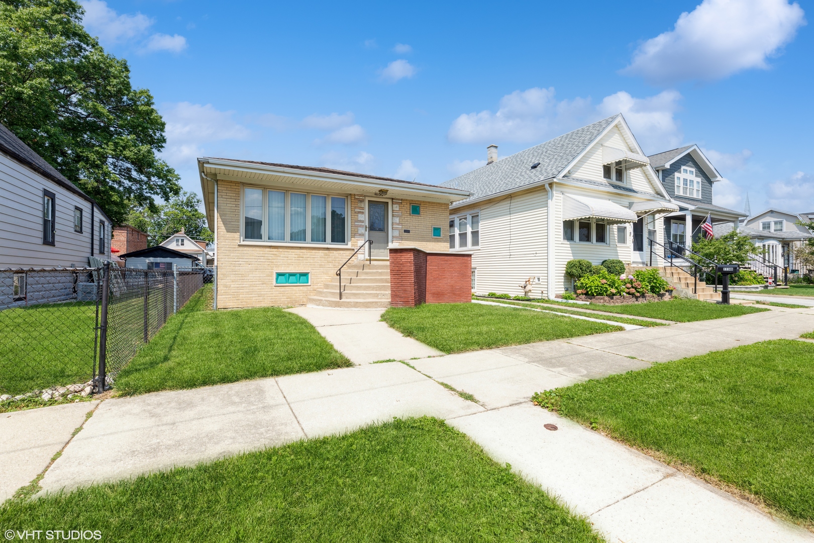 Photo 3 of 24 of 11150 S Saint Louis Avenue house