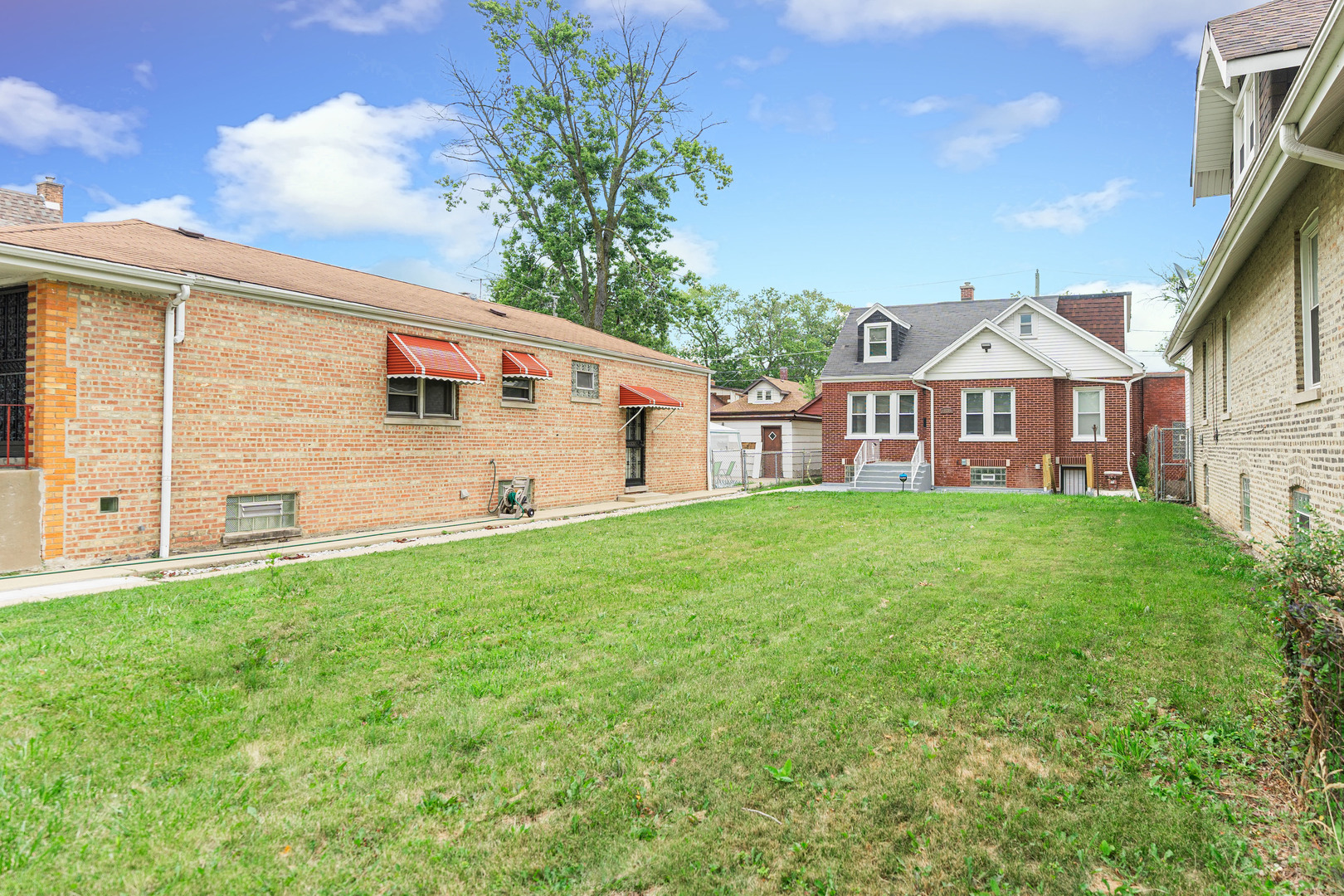 Photo 5 of 30 of 10239 S Sangamon Street house