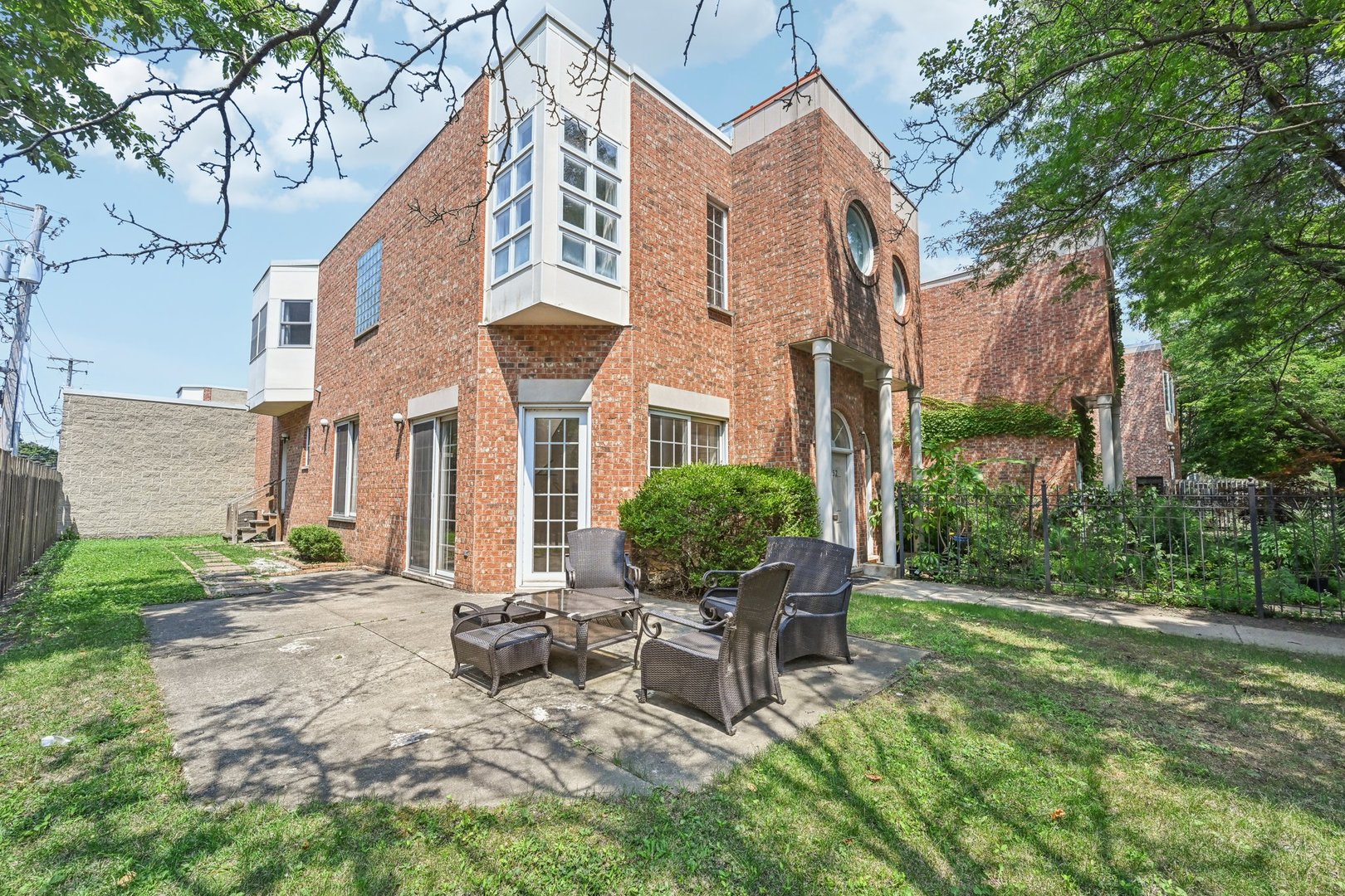 Photo 1 of 48 of 5432 S Ellis Avenue A townhome