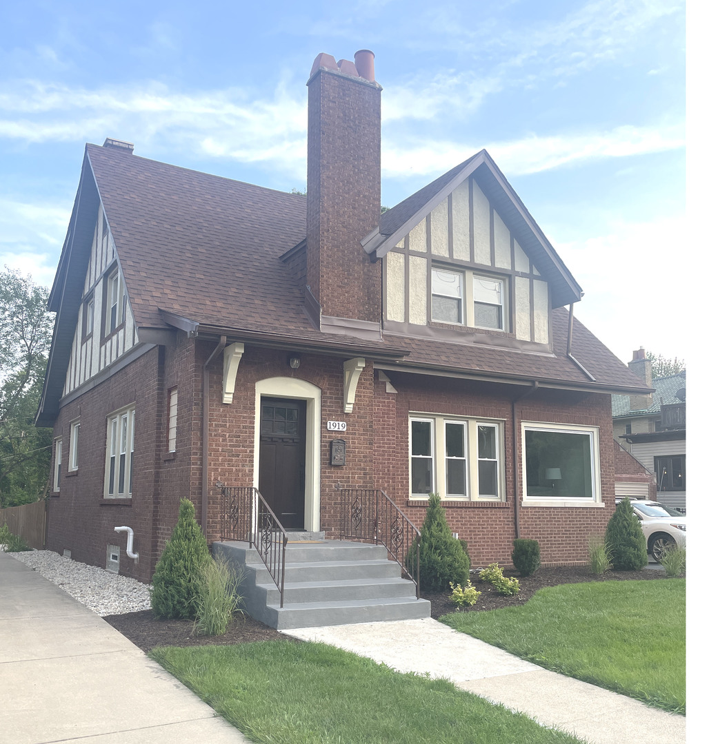 Photo 5 of 42 of 1919 W 107th Street house