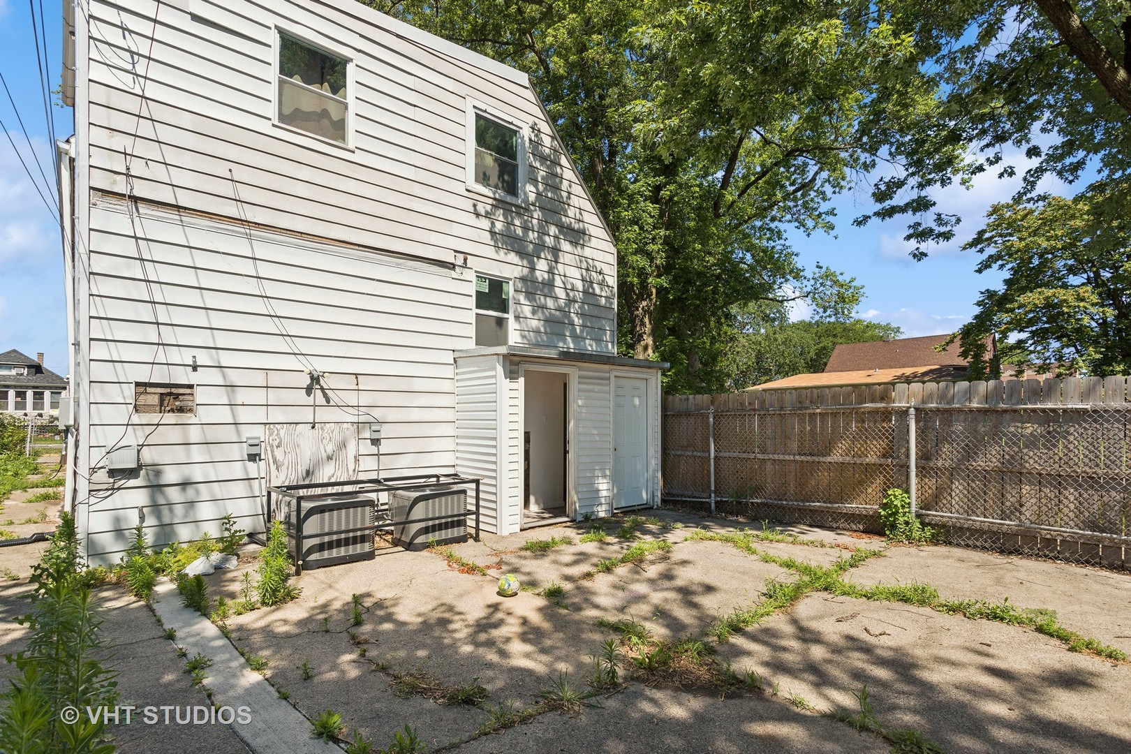 Photo 22 of 26 of 6801 S Oakley Avenue house