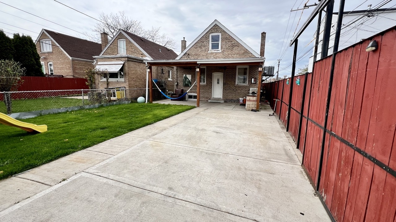 Photo 17 of 18 of 5515 S KILBOURN Avenue house