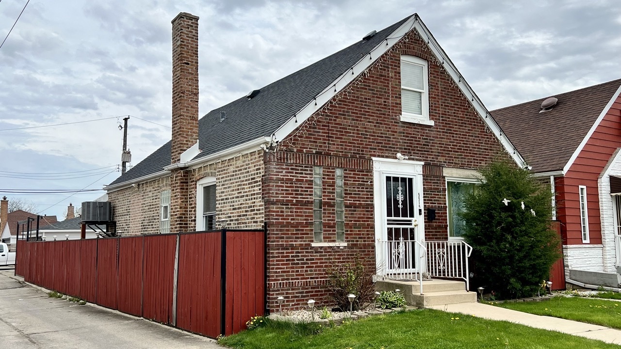 Photo 2 of 18 of 5515 S KILBOURN Avenue house