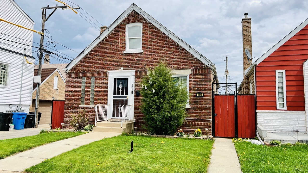 Photo 3 of 18 of 5515 S KILBOURN Avenue house