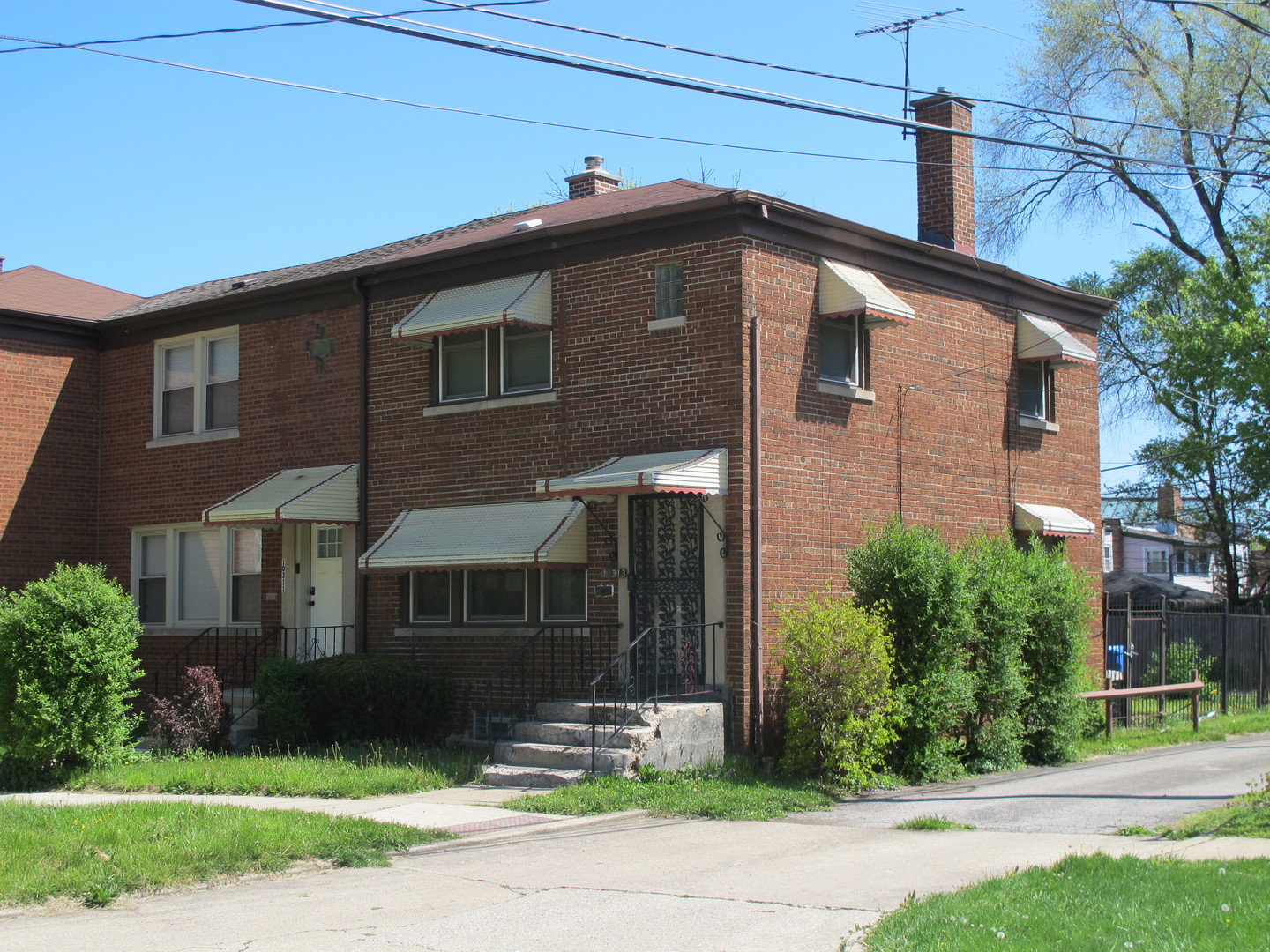 Photo 1 of 2 of 10313 S Church Street townhome