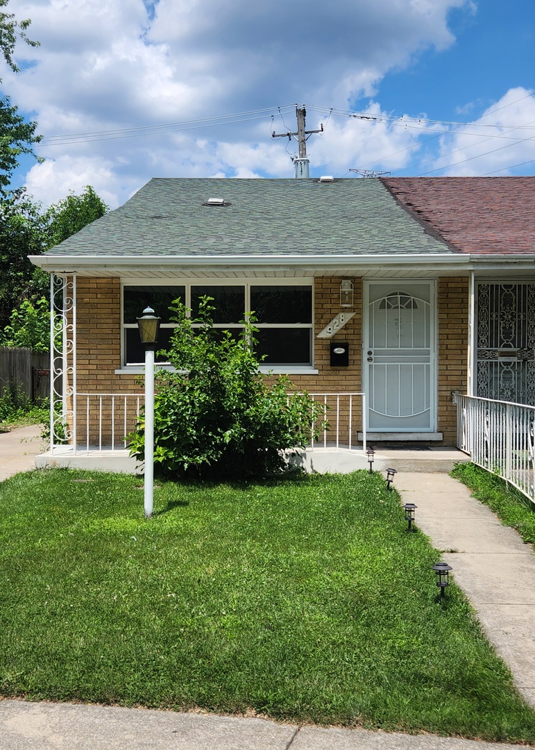 Photo 1 of 22 of 928 W 115th Place townhome