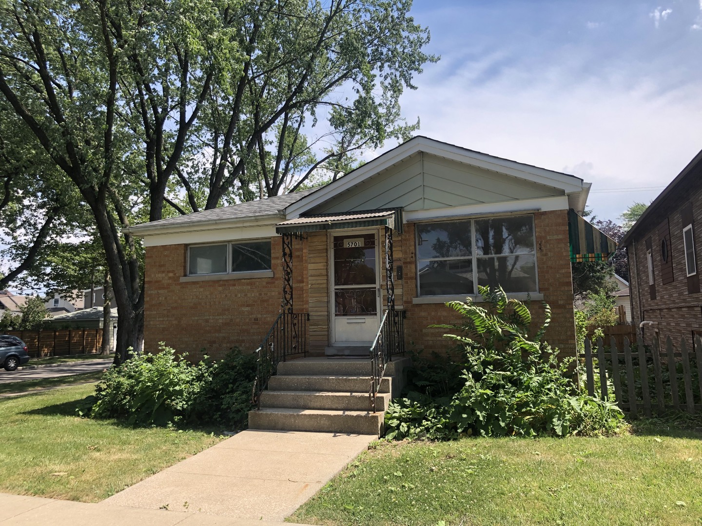 Photo 1 of 10 of 5701 W Berenice Avenue condo