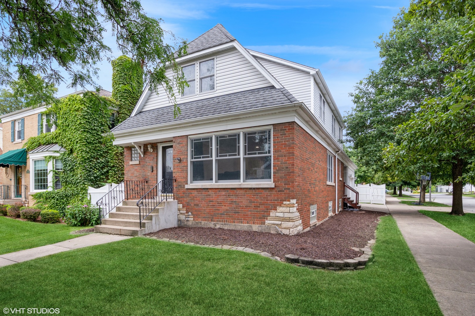 Photo 1 of 23 of 10859 S Washtenaw Avenue house