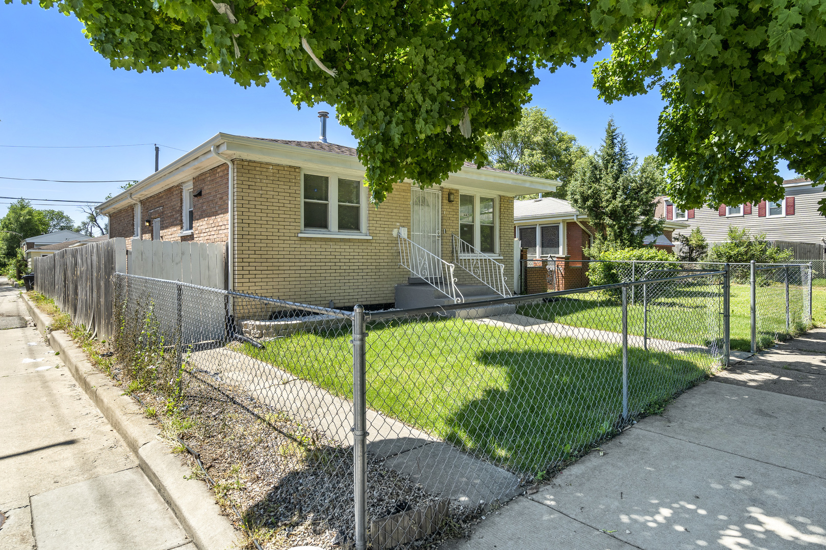 Photo 2 of 19 of 11442 S Aberdeen Street house