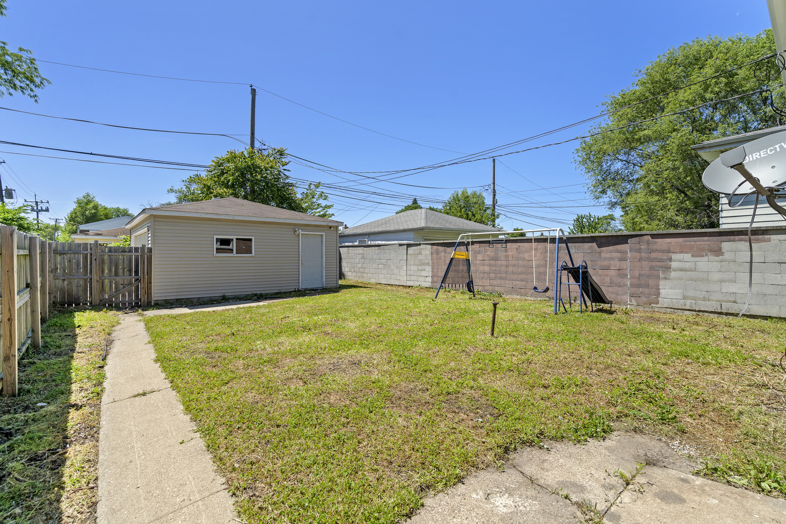 Photo 3 of 19 of 11442 S Aberdeen Street house