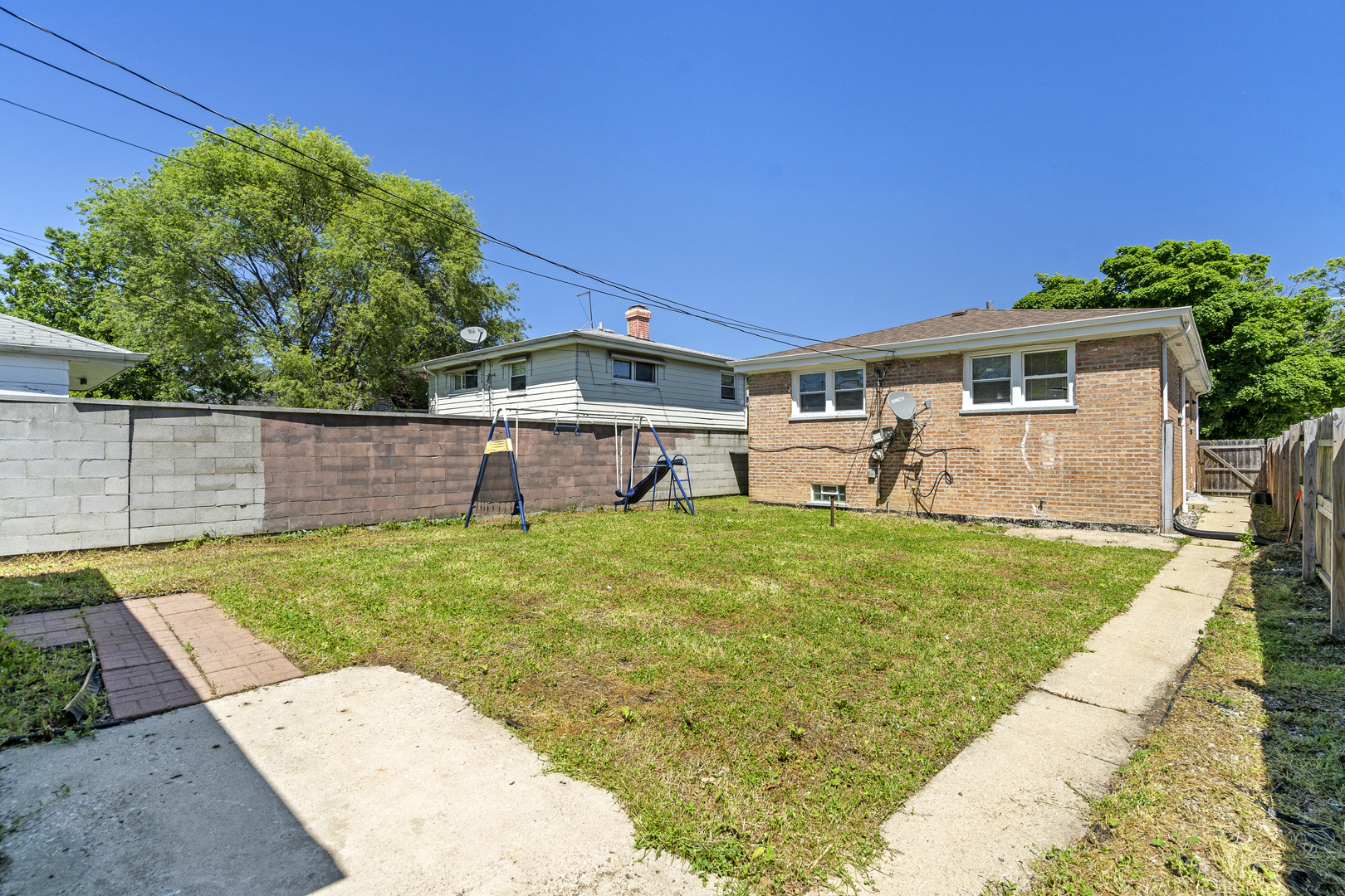 Photo 4 of 19 of 11442 S Aberdeen Street house