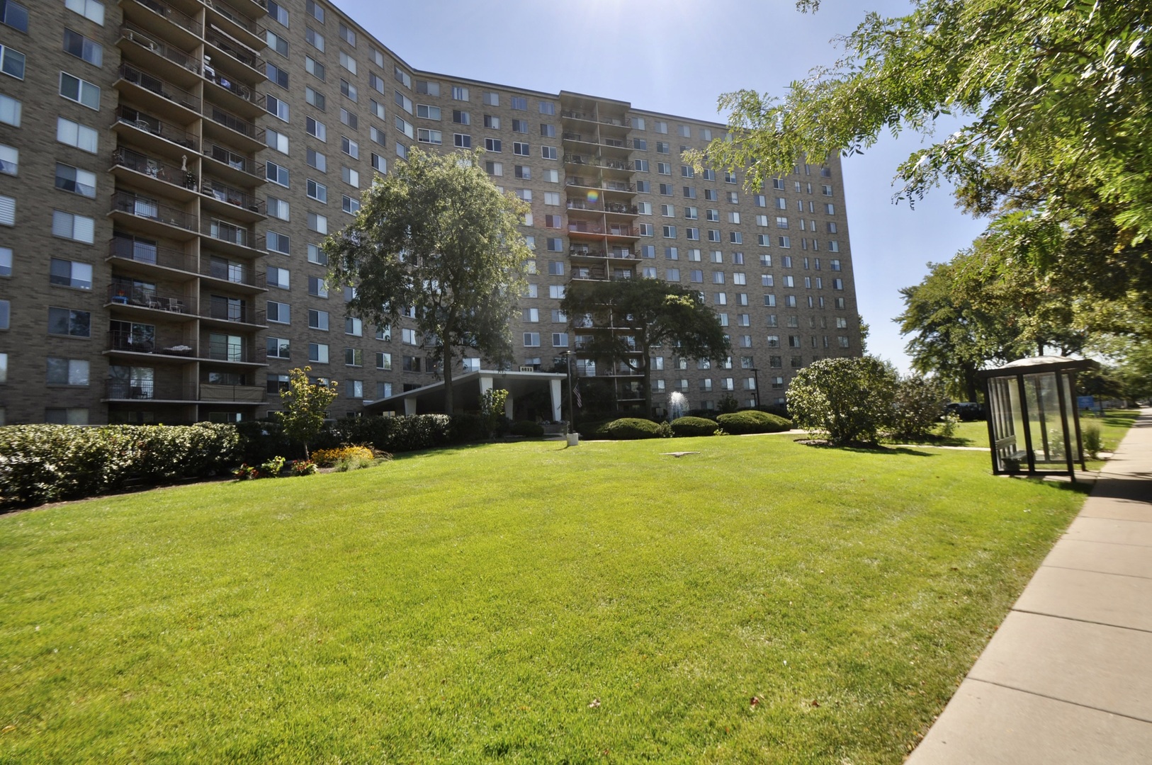 Photo 2 of 12 of 6833 N Kedzie Avenue 205 condo