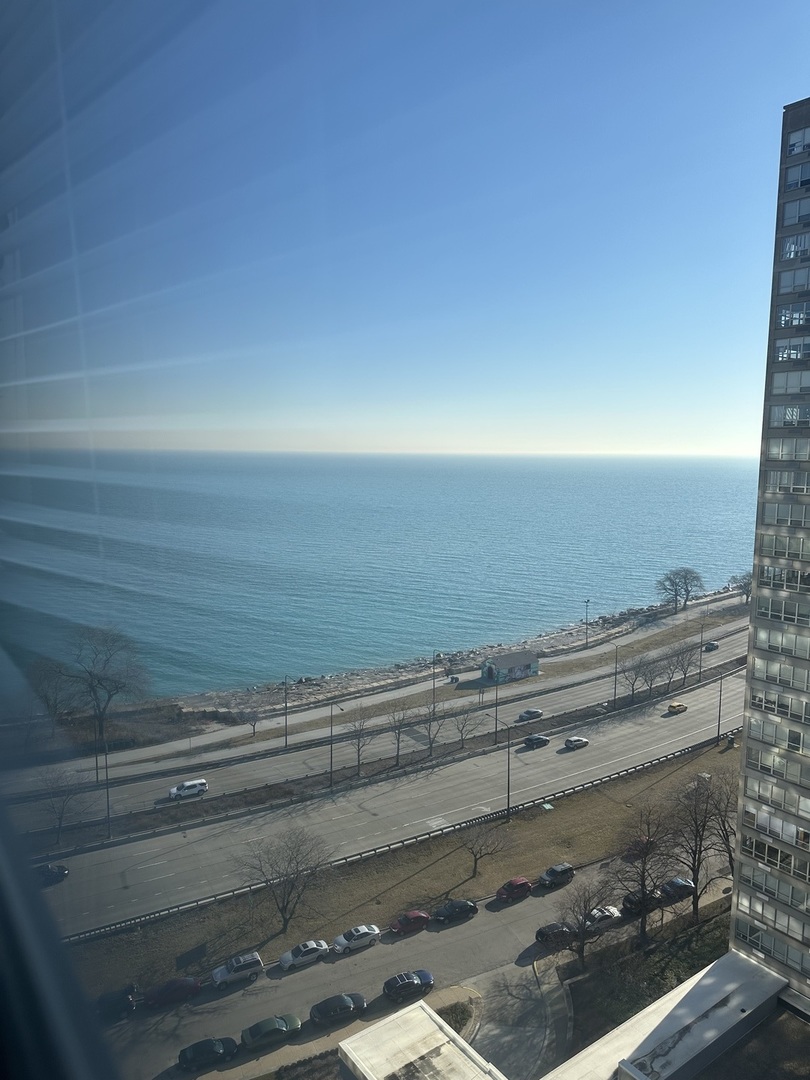 Photo 2 of 15 of 4800 S Chicago Beach Drive 1811N condo