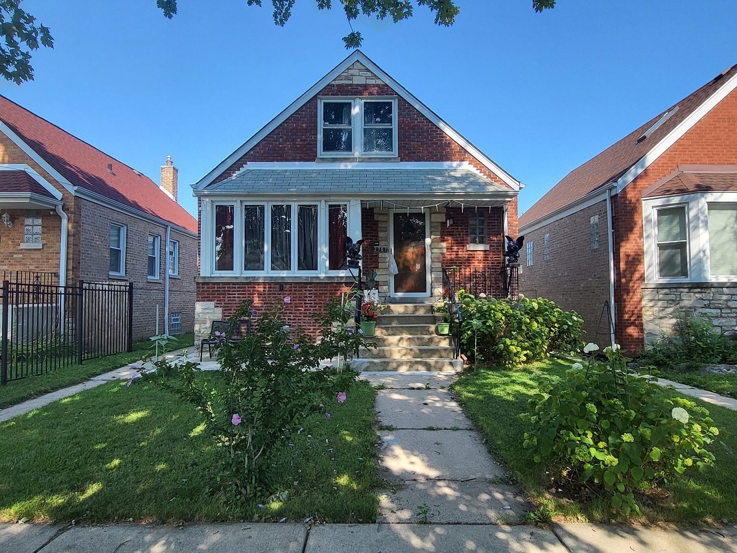 Photo 1 of 22 of 2707 N Melvina Avenue house