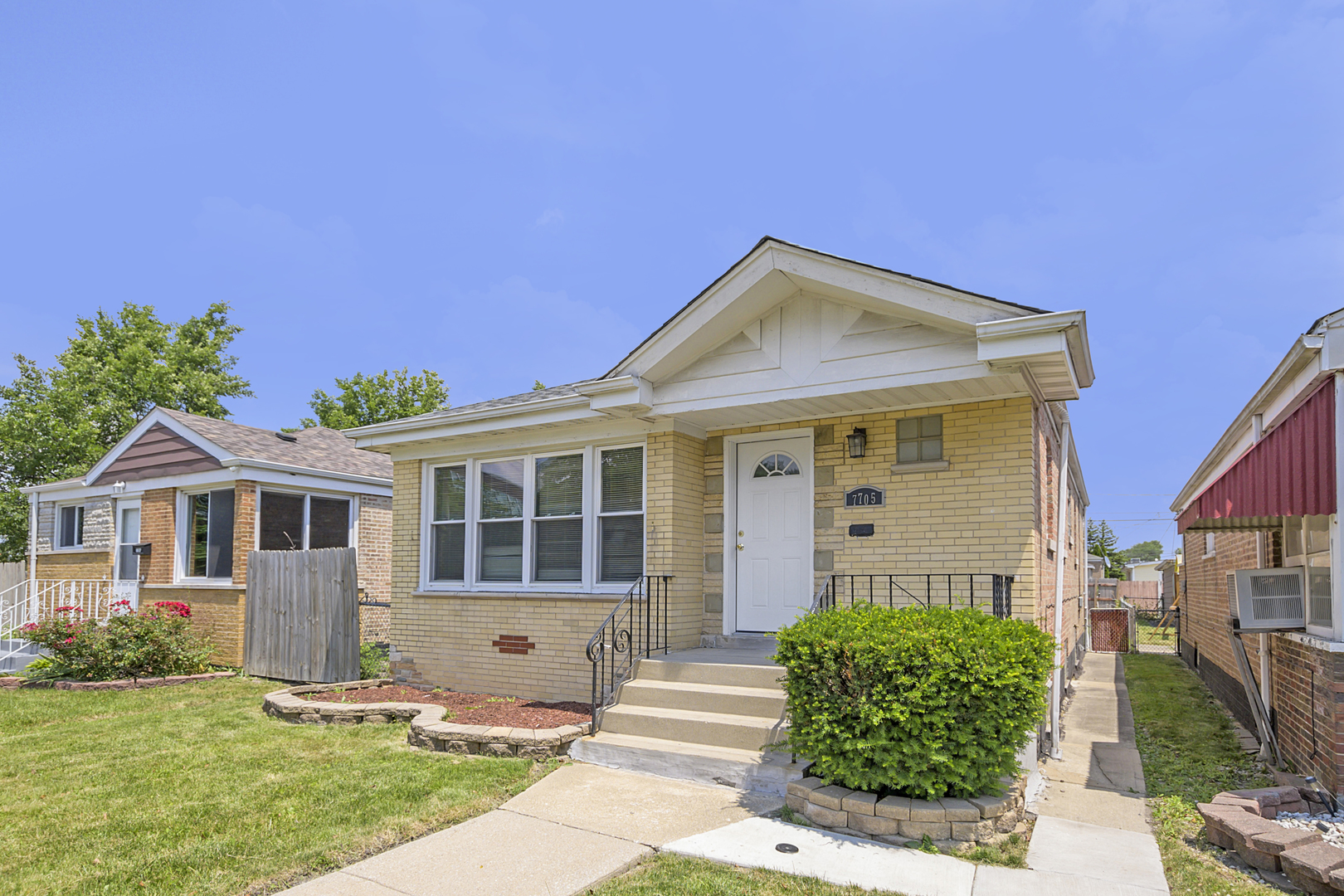 Photo 1 of 15 of 8137 S Oglesby Avenue house