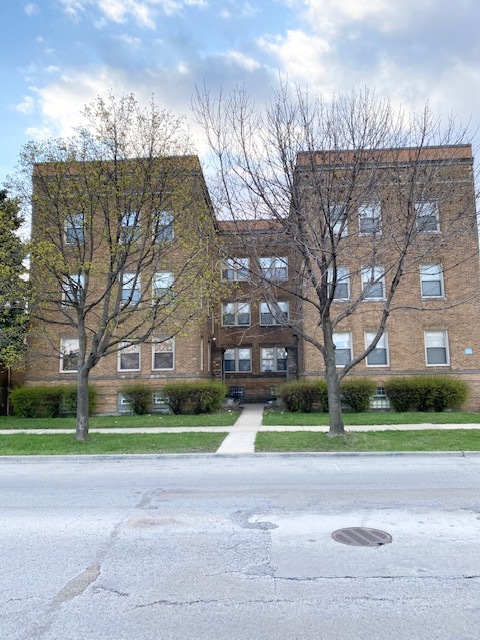 Photo 1 of 5 of 10214 S Martin Luther King Drive 3W condo