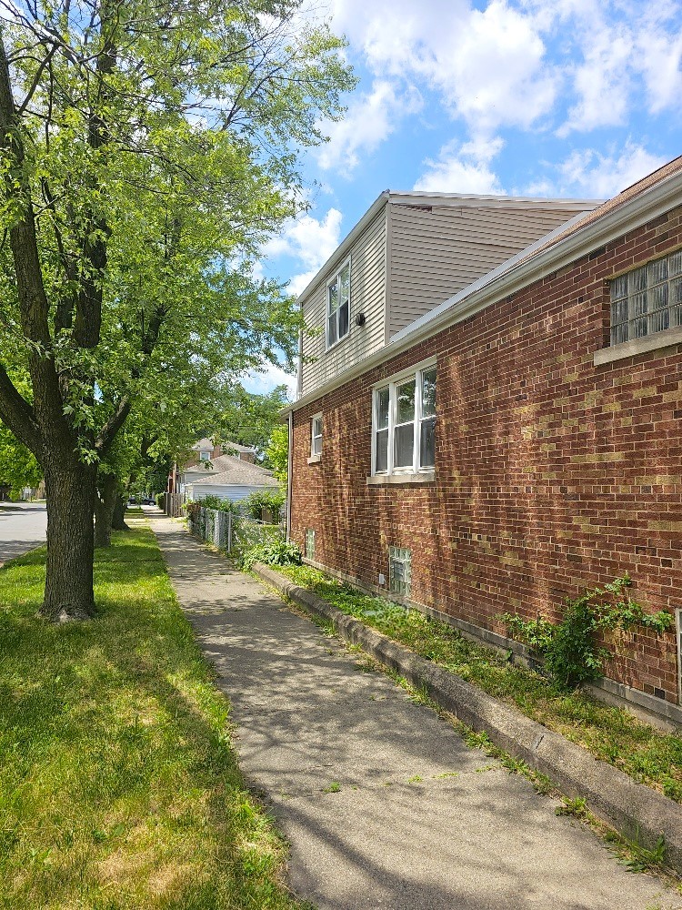 Photo 2 of 10 of 8456 S Ada Street house