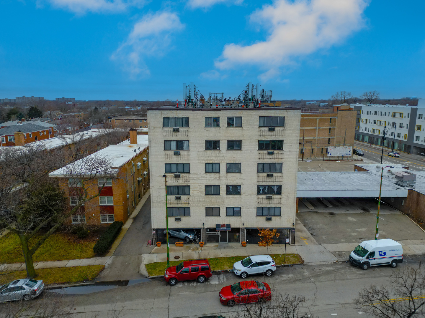 Photo 1 of 20 of 7540 N RIDGE Avenue 2B townhome