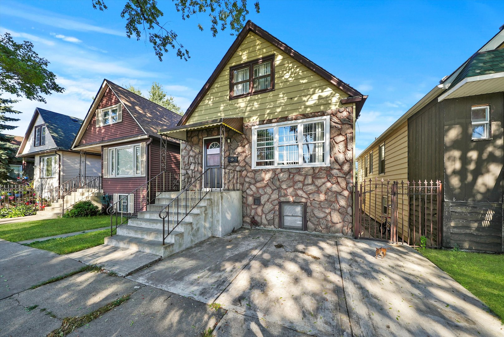 Photo 2 of 16 of 10427 S Avenue F house