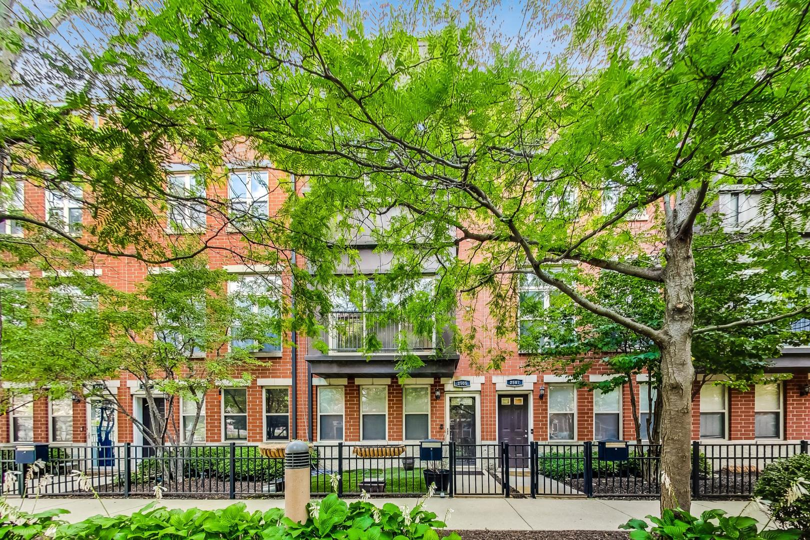 Photo 1 of 44 of 2505 S Calumet Avenue townhome