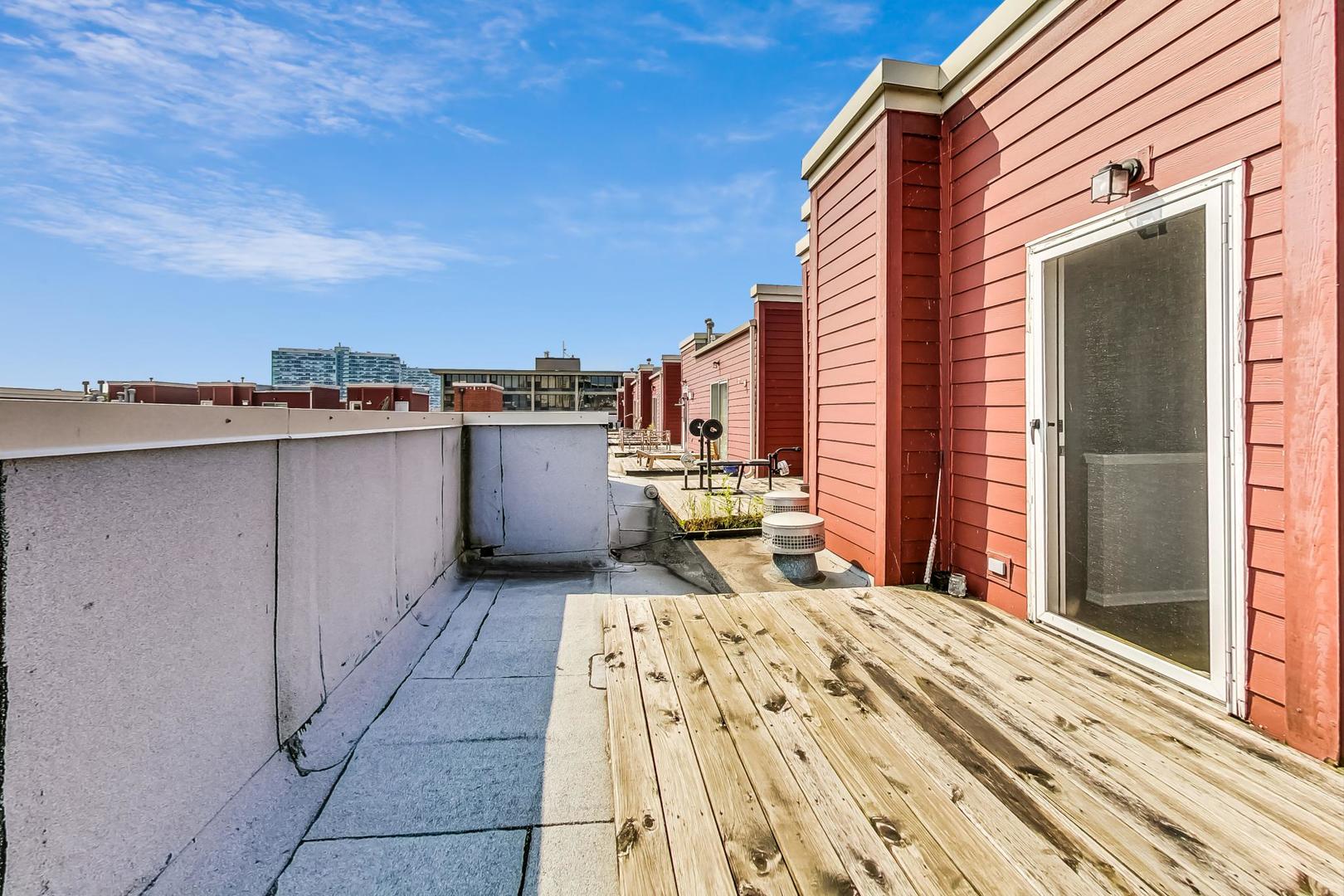 Photo 41 of 44 of 2505 S Calumet Avenue townhome