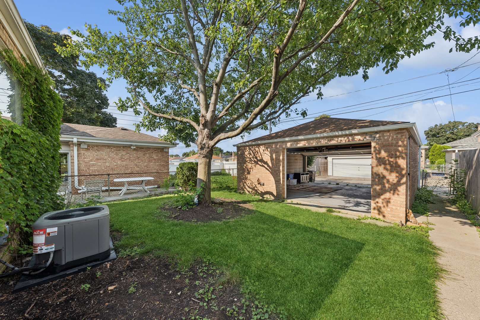 Photo 18 of 19 of 7504 N Oconto Avenue house