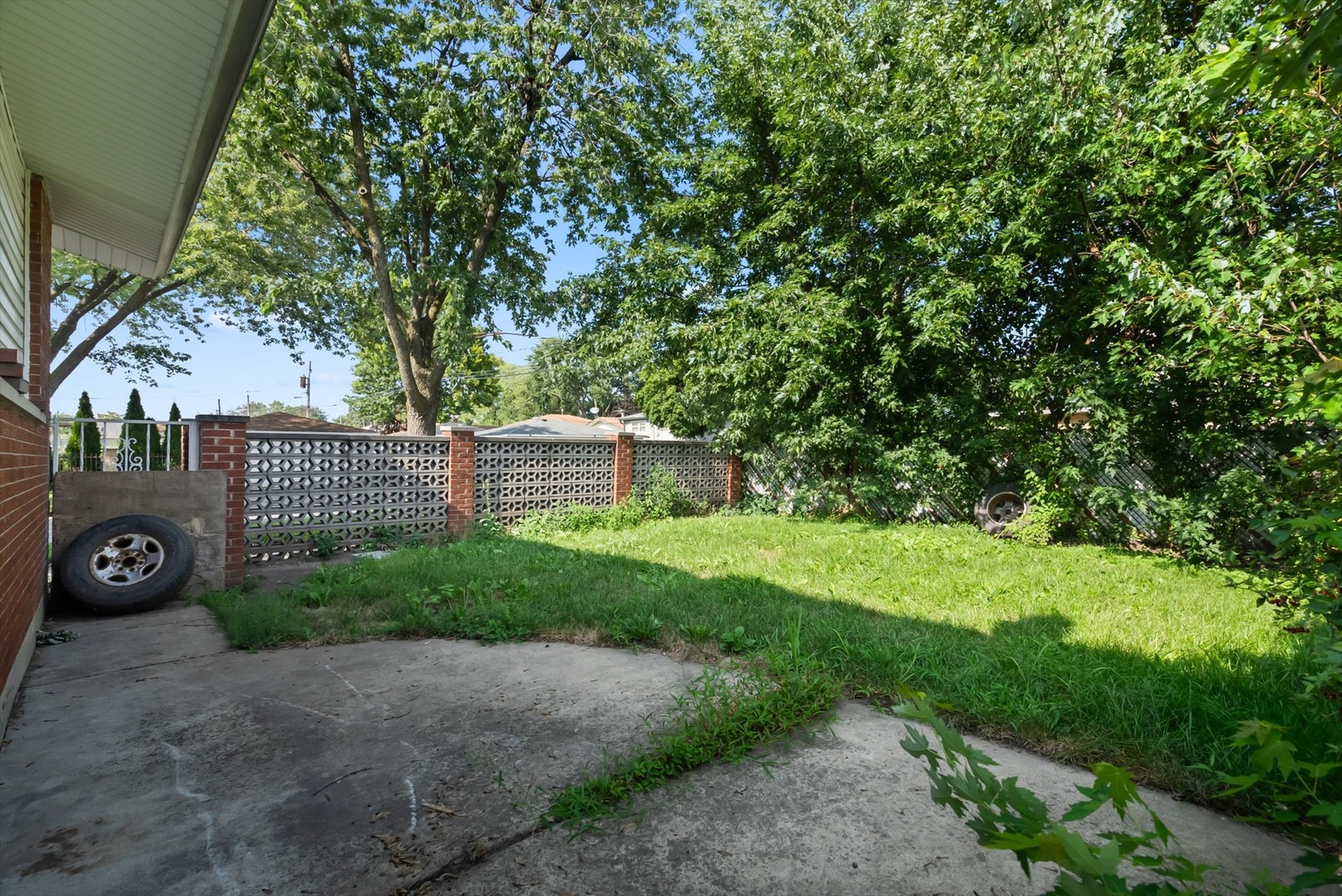 Photo 15 of 16 of 11601 S Laflin Street house