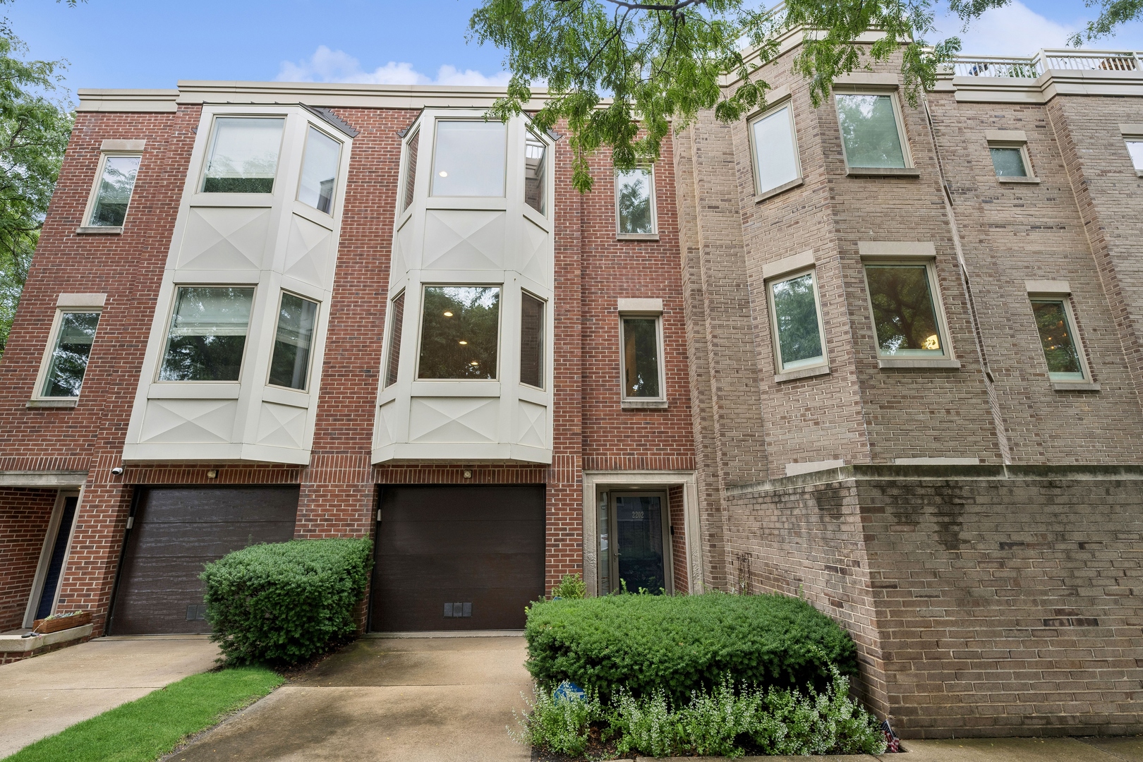 Photo 1 of 39 of 2202 N LAKEWOOD Avenue townhome