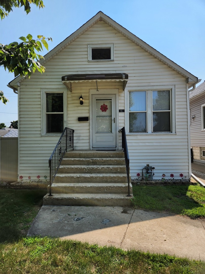 Photo 3 of 15 of 13531 S Avenue M house