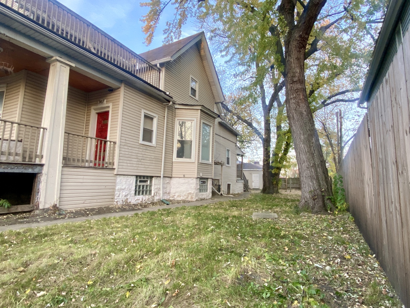 Photo 2 of 18 of 747 N Pine Avenue house